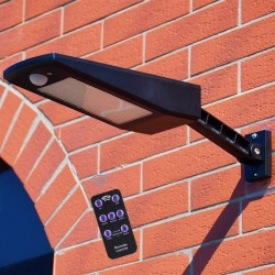 Saulės energija įkraunamas šviestuvas "Aukščiausia klasė 14"