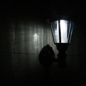 Saulės energija įkraunamas šviestuvas "Modernioji klasika 5"