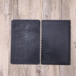 Neslystantis kilimėlis automobiliui "Progresas 6" (20 x 13 cm)