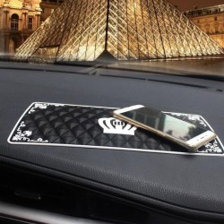 Neslystantis kilimėlis automobiliui "Aukščiausia klasė" (30 x 15 cm)