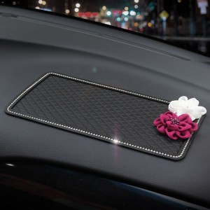 Neslystantis kilimėlis automobiliui "Aukščiausia klasė 17" (30 x 15 cm)