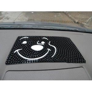 Neslystantis kilimėlis automobiliui "Aukščiausia klasė 3" (28 x 17 cm)