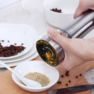 Reguliuojamas rankinis prieskonių malimo malūnėlis "Stiliaus elegancija"