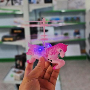Skraidantis žaislas "Puikusis Pegasas" (su distanciniu valdymu)